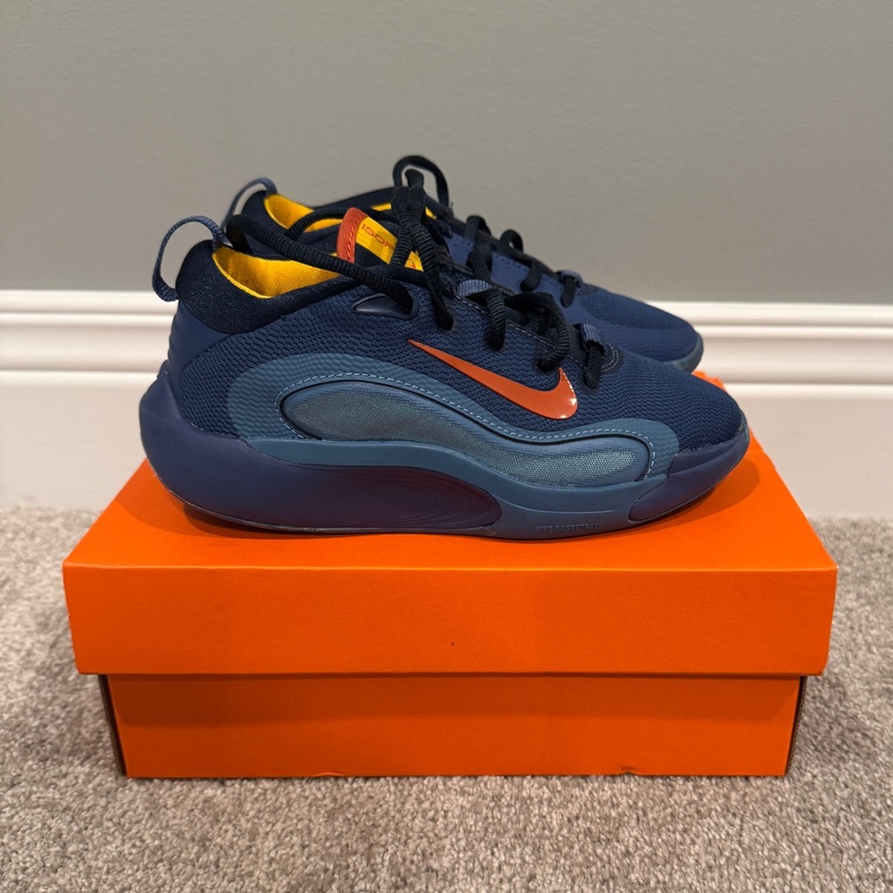 Nike Isofly Youth Basketball Shoes Size 1Y Navy and Orange with original box